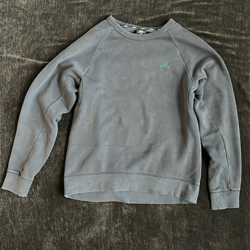 Large navy Nike sb Crewneck
